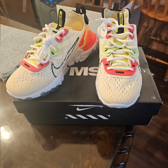 Nike Shoes - Nike react vision